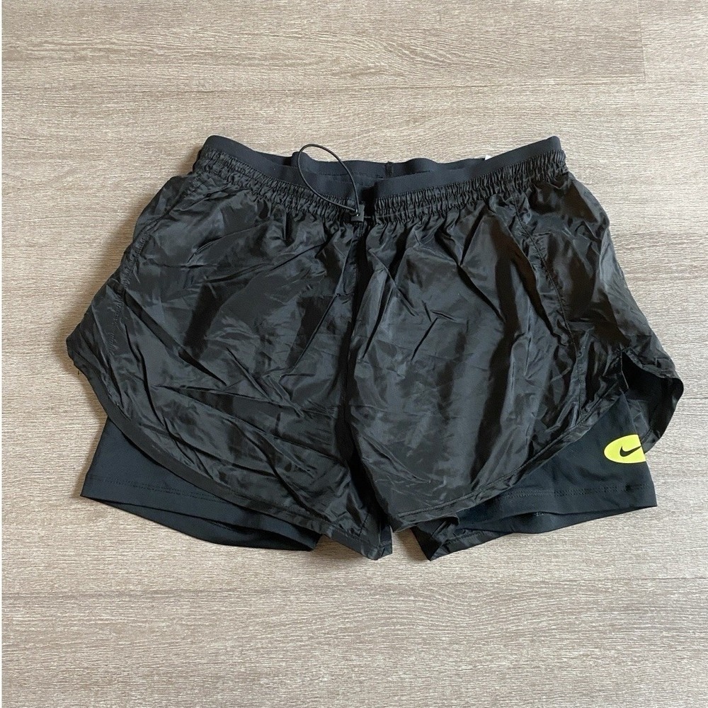 Nike Women's Icon Clash Tempo Luxe Mid-Rise Running Shorts Size Small